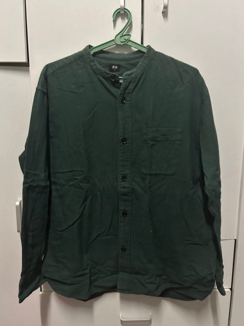 Uniqlo chinese collar button down (Category: Tshirts & Polo Shirts ) located in Caloocan City. Submitted by zonezoneozone (Listing ID 1370247107, Image 1). Description: Size S dark green. Wool texture..