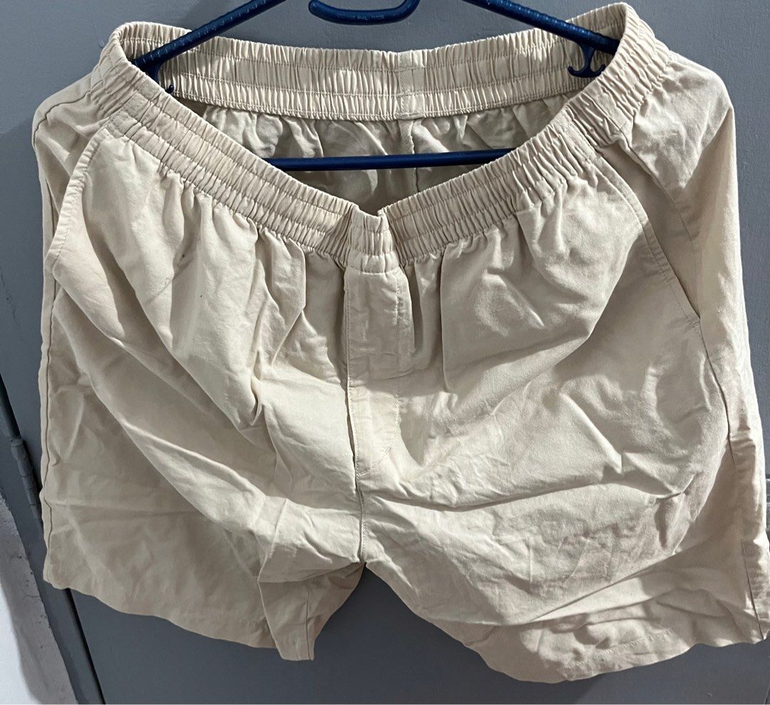 Uniqlo Linen Blend Easy Shorts (Category: Shorts) located in Hagunoy. Submitted by chris.dl (Listing ID 1370155910, Image 1). Description: Authentic For 33-36 inches waistline Length: 19 inches.