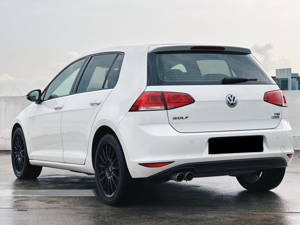 Volkswagen Golf 1.4A TSI Auto (Category: Used Cars) located in Singapore. Submitted by dreamsgmotoring (Listing ID 1370218148, Image 2). Description: 1.4L TSI Turbocharged Engine with 7 Speed Dsg auto transmission producing 125bhp & 200nm of torque, SRS/ABS leather seats.Stock unit. Auto headlamps, retractable mirrors with indicators, leather seats, steering control, rear aircon. MU done up.100% accident free. Unit in superb condition, view to be