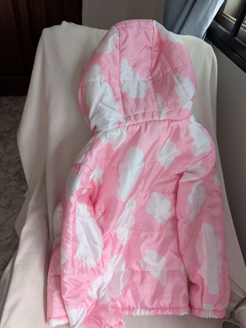 Winter jacket (Category: Coats, Jackets and Outerwear) located in Singapore. Submitted by arin30 (Listing ID 1370107659, Image 1). Description: used few times for winter holiday can fit up to 13 years old girl waterproof.