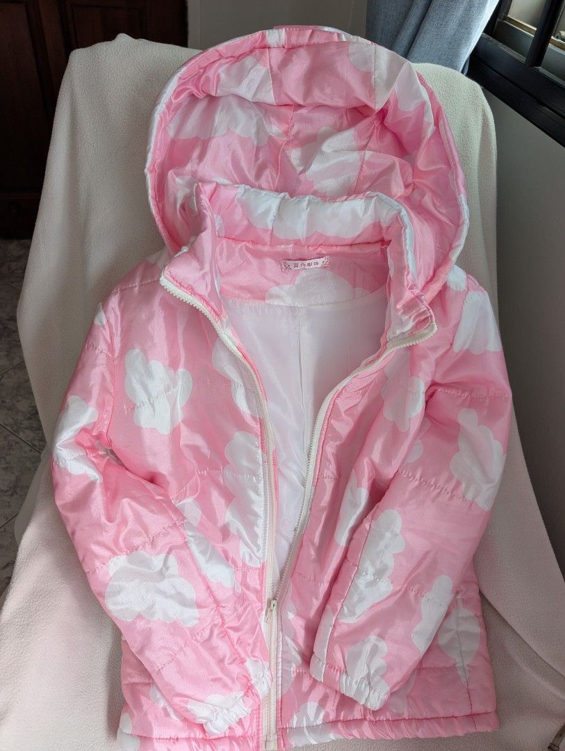 Winter jacket (Category: Coats, Jackets and Outerwear) located in Singapore. Submitted by arin30 (Listing ID 1370107659, Image 2). Description: used few times for winter holiday can fit up to 13 years old girl waterproof.
