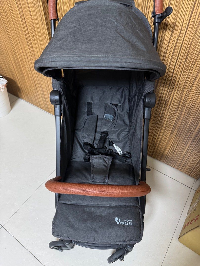 由 ariel918 (刊登 ID 1370073601，圖片 2) 提交，位於 高雄市 (Kaohsiung) 的 Yoda輕量手提登機嬰兒車 (類別：嬰兒車)，說明：輕便型推車哦！！ 出國必備 高雄市面交。