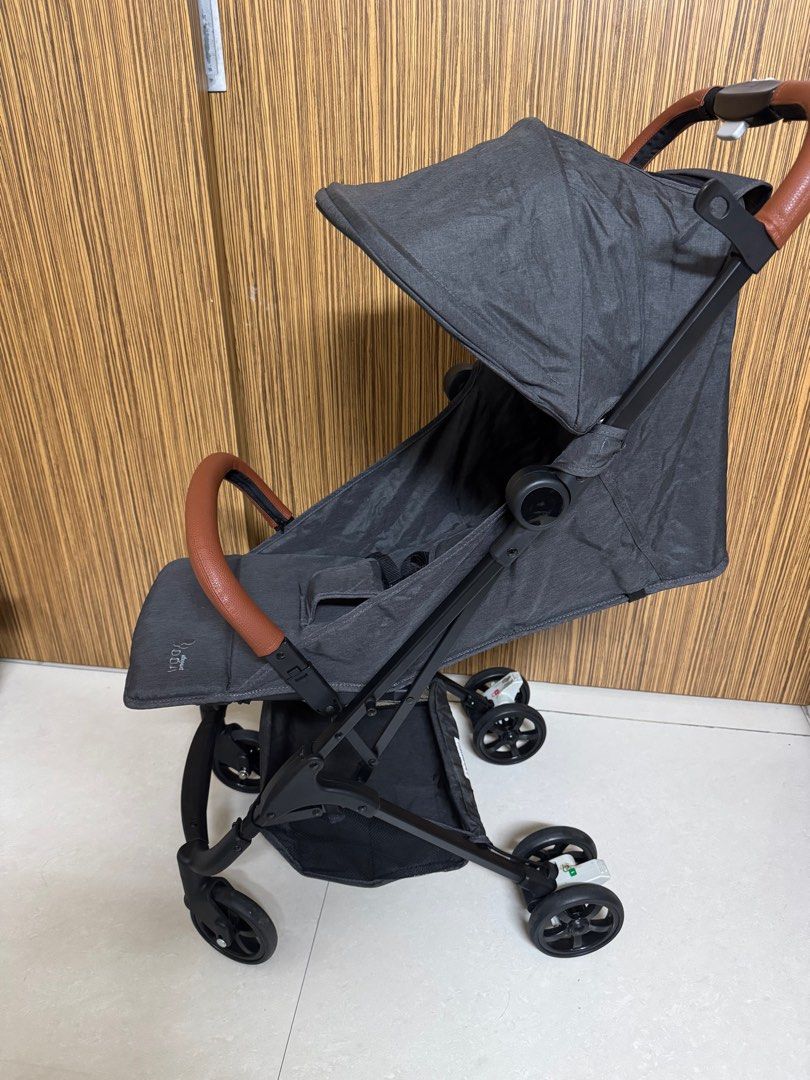 由 ariel918 (刊登 ID 1370073601，圖片 1) 提交，位於 高雄市 (Kaohsiung) 的 Yoda輕量手提登機嬰兒車 (類別：嬰兒車)，說明：輕便型推車哦！！ 出國必備 高雄市面交。