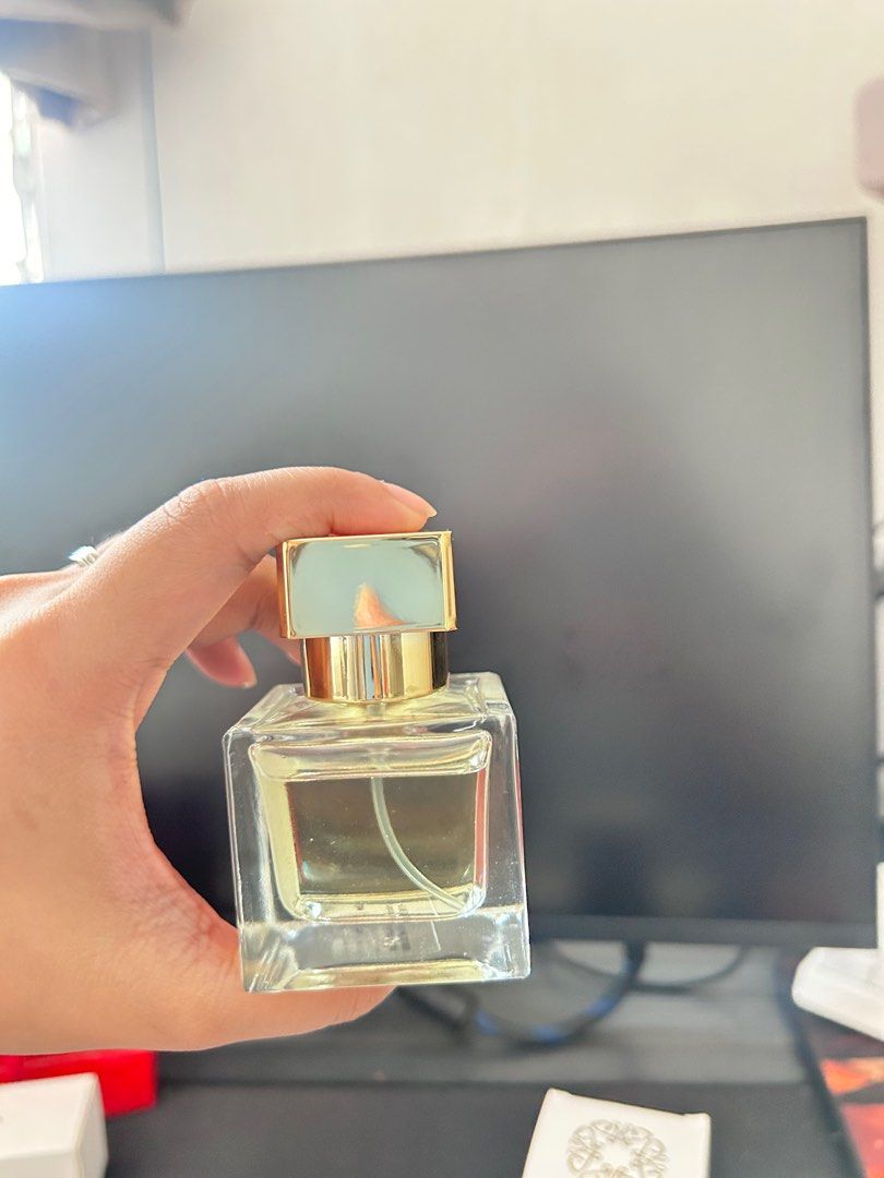 YSL Libre inspired perfume (Category: Fragrance & Deodorants) located in Pasig City. Submitted by jjeeessaa (Listing ID 1370079357, Image 3). Description: 30-40% oil concentration Bottle is giving 😊 Kaamoy nya tlaga si ysl lib This is just a 30ml Rfs: naamoy kona kasi sa decants to bago pa dumating saken and hindi lang talaga sya suit sa pagkatao ko lol hahaha at need funds narinn .