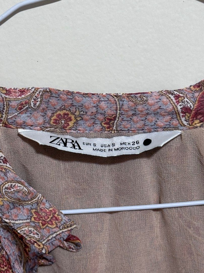 Zara and H&M cropped longsleeves 600 for both (Category: Longsleeves) located in Quezon City. Submitted by chaarmed (Listing ID 1370205379, Image 3). Description: I cant use too much cropped na hehe .