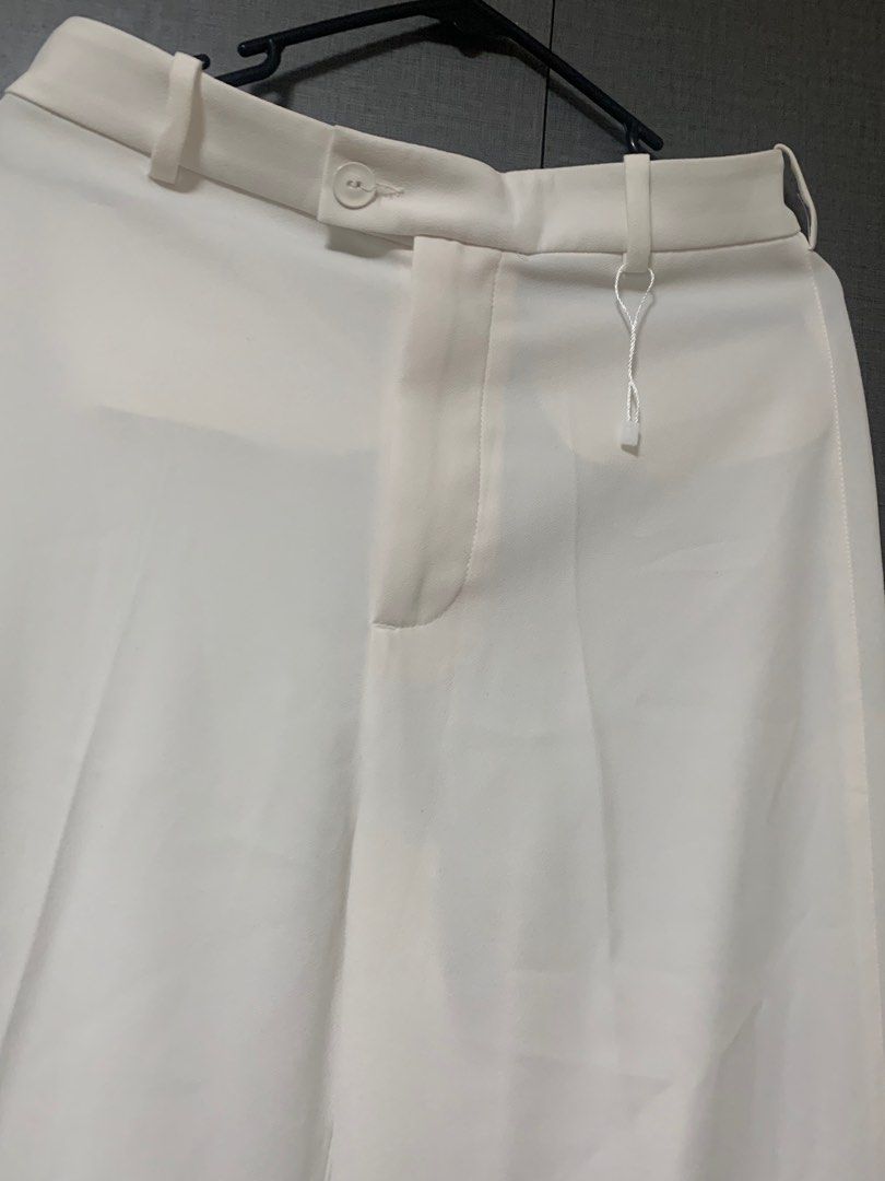 Zara Wide Leg Trousers (Category: Other Bottoms) located in Makati City. Submitted by _makeroom (Listing ID 1370162126, Image 2). Description: brand new washed and stored.