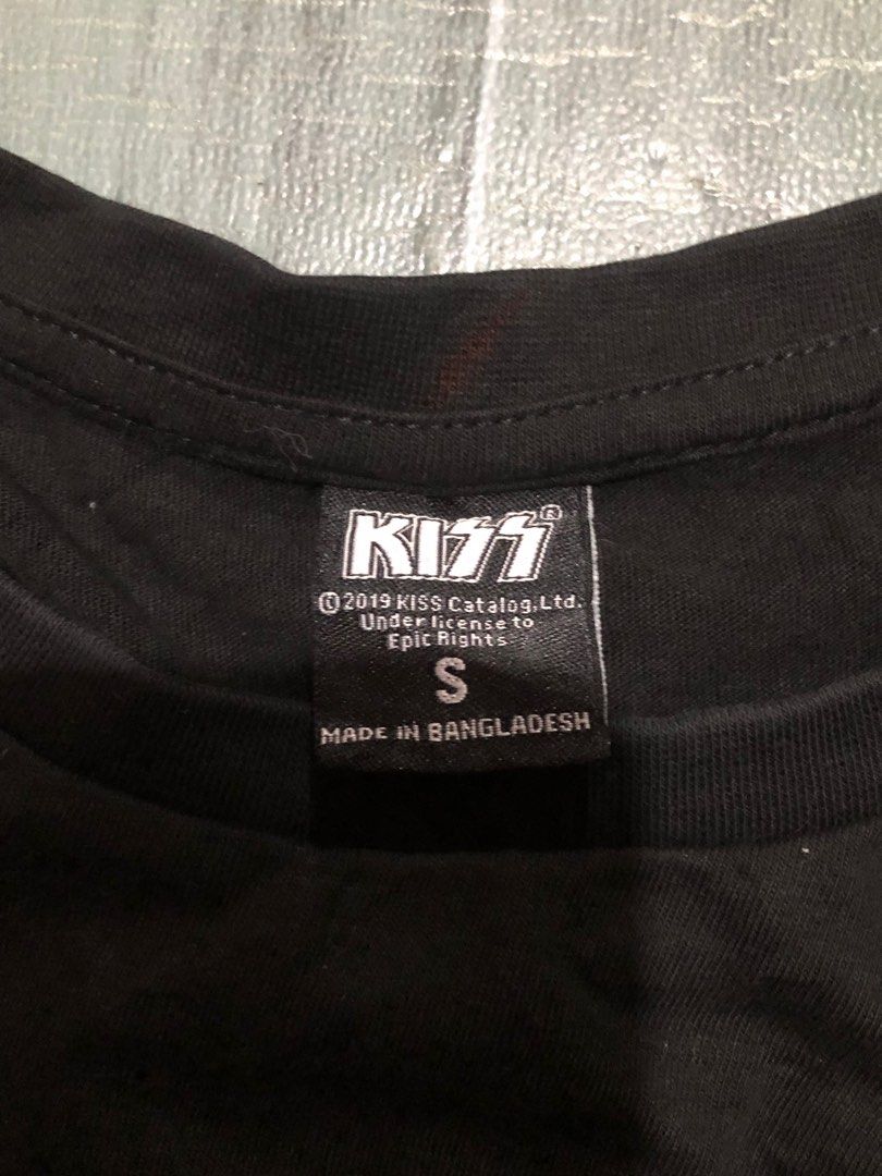 2019 KISS ROCK BAND TEE (Category: Shirts) located in Tacurong. Submitted by akth1en (Listing ID 1370391730, Image 3). Description: 2019 KISS BAND TEE (AUTHENTIC) ALL ITEMS ARE NEED WASH SMALL ON TAG Width:19 Length:25.5 Issue:Marker Drawn Near On Tag (Washable) Condition:10/10 Color Rate:10/10 DM FOR MORE INFO.