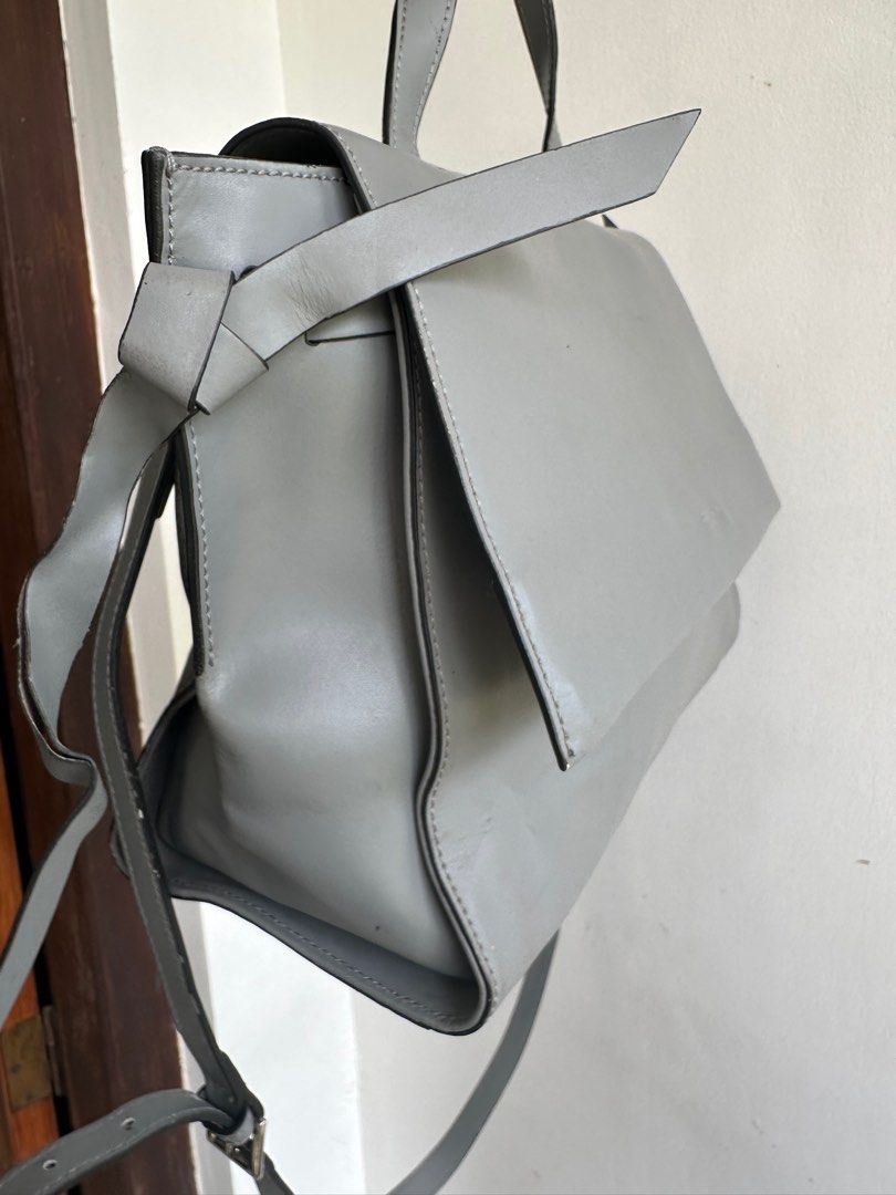 Cromia Italy two way bag (Category: Luxury Bags & Wallets) located in Bombon. Submitted by cookiespreloveed (Listing ID 1370343254, Image 3). Description: It resembles the Givenchy Pandora Pure Flap Bag in design, featuring a flap closure, a top handle, and potentially a detachable shoulder strap. Cromia, an Italian leather goods manufacturer. .