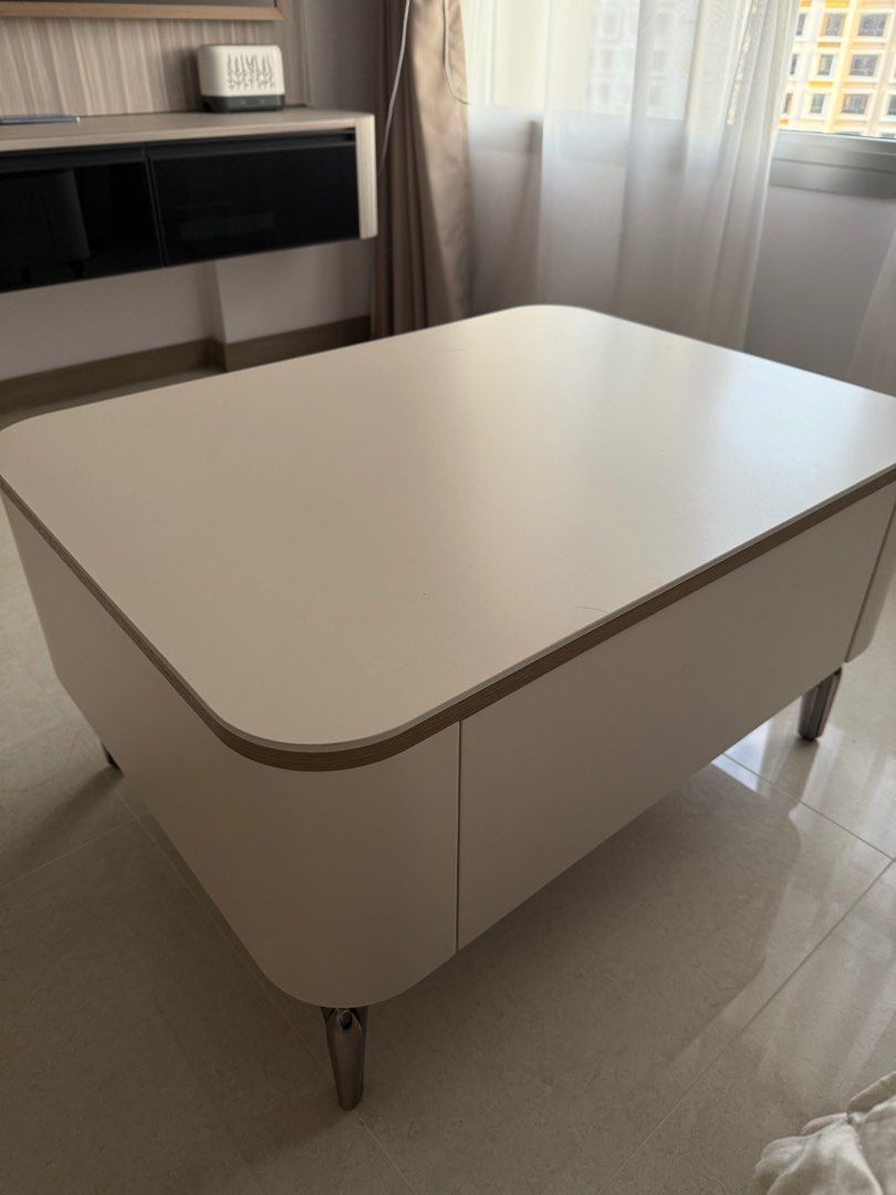 ☕ Sleek Coffee Table – Minimalist & Sturdy