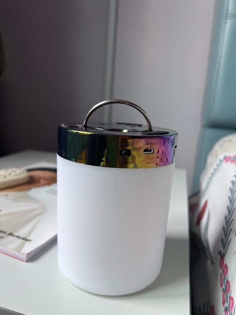 ‘ Typo’ portable light changing speakers (Category: Soundbars, Speakers & Amplifiers) located in Singapore. Submitted by talktonams (Listing ID 1370340316, Image 1). Description: Typo light speakers. Portable .