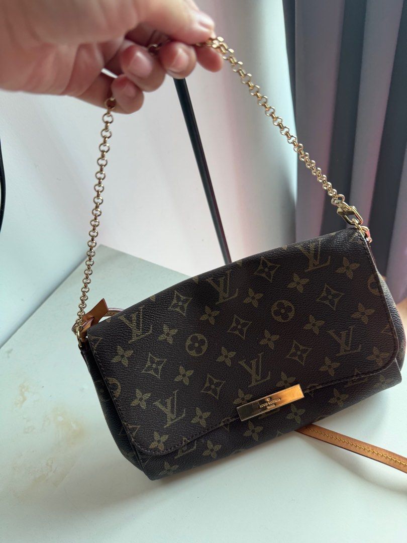 Bag Bundle (Category: Cross-body Bags) located in Cyberjaya. Submitted by 8pple (Listing ID 1370269159, Image 2). Description: add rm8 postage.