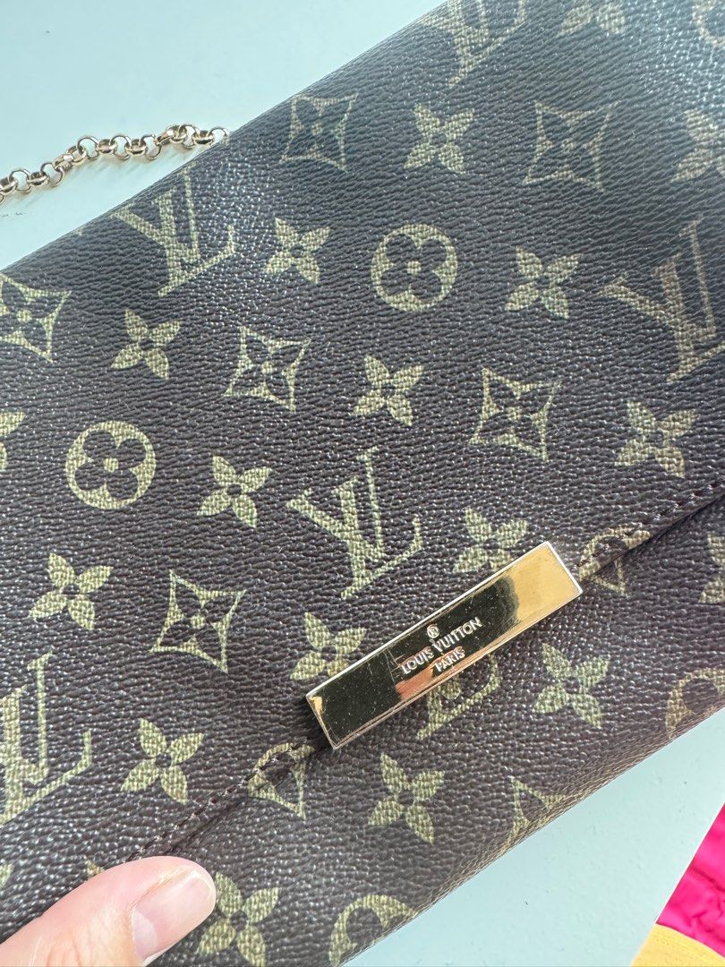 Bag Bundle (Category: Cross-body Bags) located in Cyberjaya. Submitted by 8pple (Listing ID 1370269159, Image 3). Description: add rm8 postage.