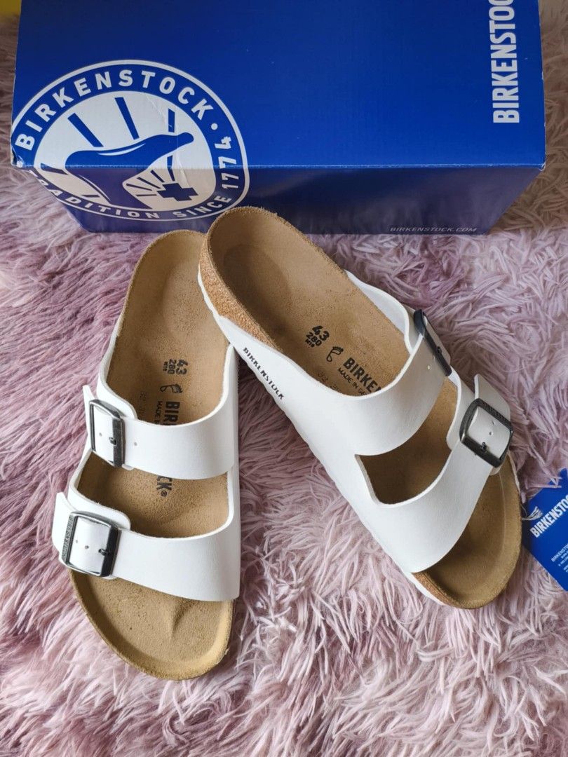 Birkenstock Arizona BS White (Category: Slippers & Slides) located in Calamba. Submitted by xmhybnd (Listing ID 1370308620, Image 2). Description: Onhand ✨ Arizona BS White ●EU 43 RF 📌COP/COD via LBC (+sf). Need ₱500 dp per pair. 📌Free shipping via Flash Express (payment first). 📌💯 Legit / Original (money back if proven fake) 📌Brandnew complete w/ box. 📌No Return, No Exchange. Make sure of your size. DM if interested. 📩.