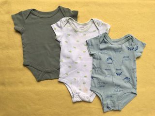 bundle of 3 onesies