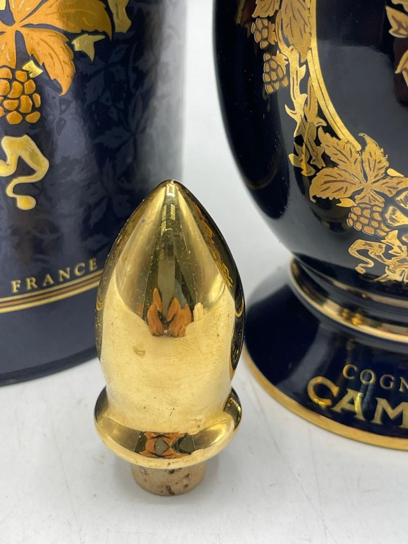 ブランデー CAMUS special reserve EGG DECANTER Camus Special Reserve Porcelain Egg | Old Liquor Company