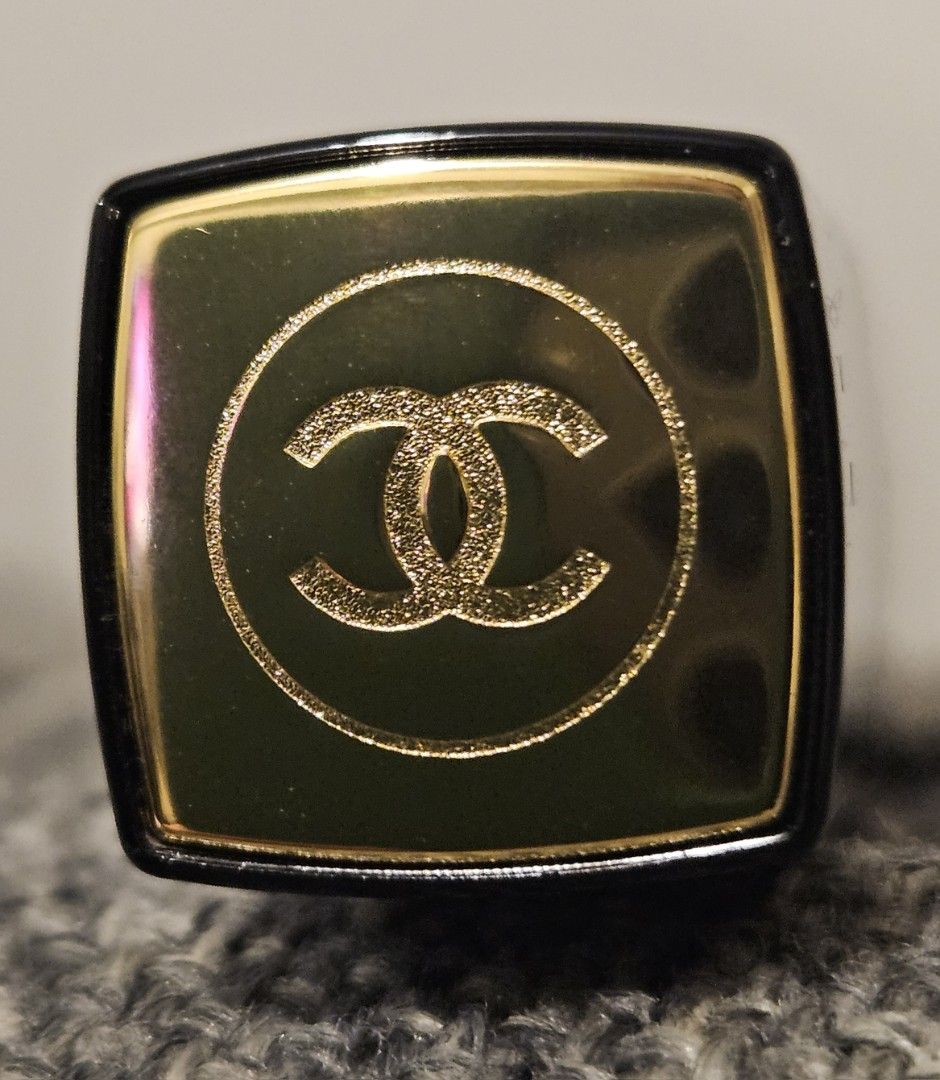 Chanel rouge allure laque (Category: Makeup) located in Los Banos. Submitted by acleancloset (Listing ID 1370397699, Image 3). Description: pls see pics for details approx 75% left, seldom used PLS READ: I only sell genuine, authentic items sourced from sprees in Aus, US & UK. Read my reviews for proof. No returns & exchanges, full payment required before items ships. Freebies not guaranteed. IF IN DOUBT OR LOWBALLING, PLS TRANSACT ELSEWHERE.