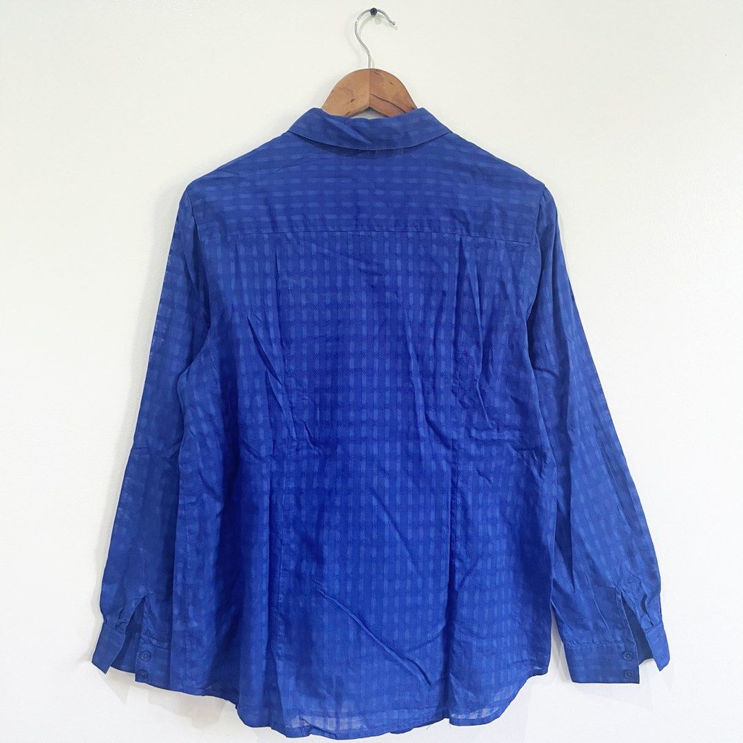 Coldwater Creek blue collared polo blouse textured pattern (Category: Blouses) located in Quezon City. Submitted by HannoCollection (Listing ID 1370271142, Image 2). Description: Brand: Coldwater Creek Size: L on tag ✔️ ACTUAL PHOTOS POSTED ✔️ COD Available (with additional 15% fee) ✔️ MOP: GCash or Landbank, ꜱʜᴏᴘᴇᴇ checkout (SCO for delivery) ✔️ same day delivery within MM available.