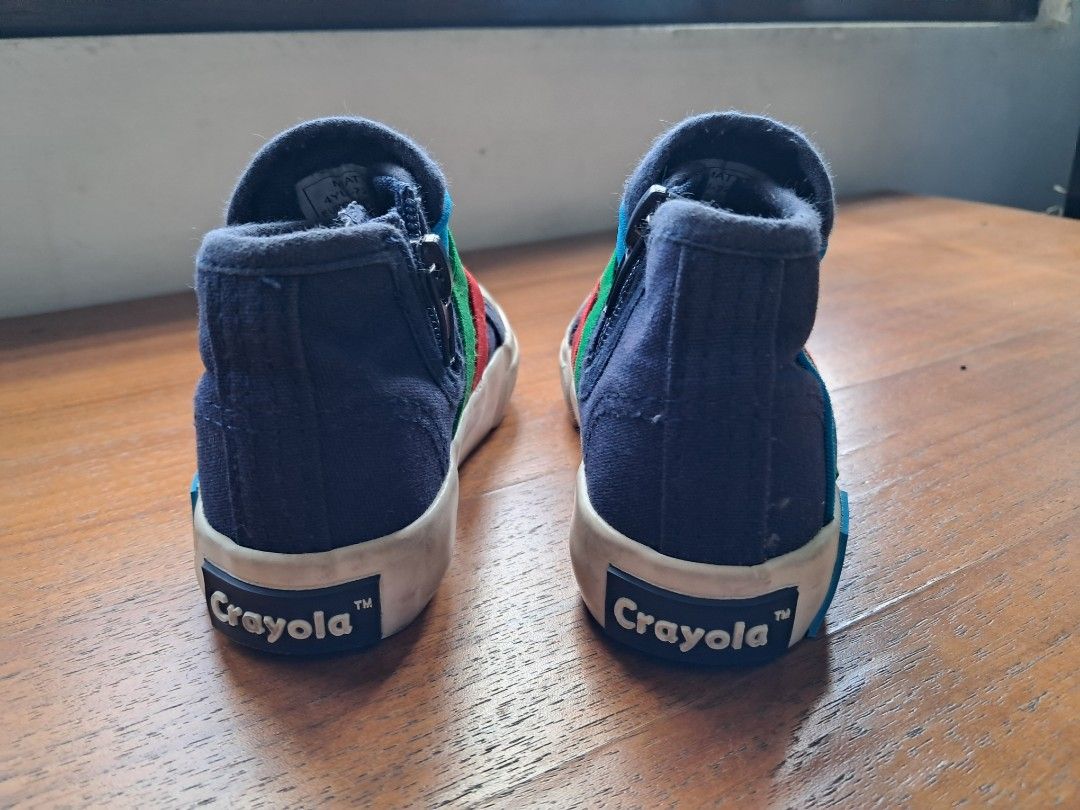 Crayola Mattie Rubber Shoes (Category: Babies & Kids Fashion) located in Quezon City. Submitted by konmare (Listing ID 1370285061, Image 3). Description: Size Euro22 RFS outgrown, decluttering Pickup at QC.