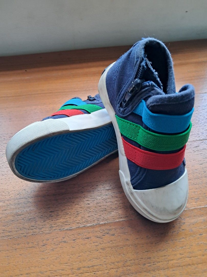 Crayola Mattie Rubber Shoes (Category: Babies & Kids Fashion) located in Quezon City. Submitted by konmare (Listing ID 1370285061, Image 2). Description: Size Euro22 RFS outgrown, decluttering Pickup at QC.