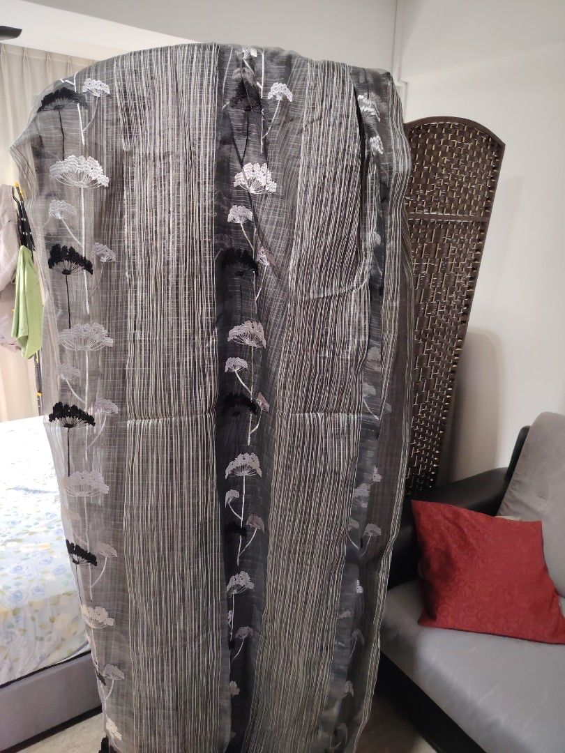 Curtains65075492075393114