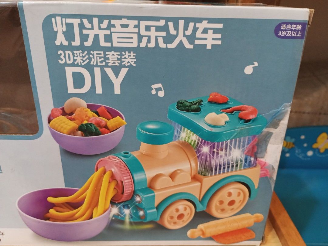 由 hana57071200897 (刊登 ID 1370249454，圖片 2) 提交，位於 台北市 (Taipei) 的 燈光音樂火車,&DIY黏土 模具組 (類別：嬰兒玩具)，說明：如圖 有盒 不附上使用過的黏土 衛生問題。