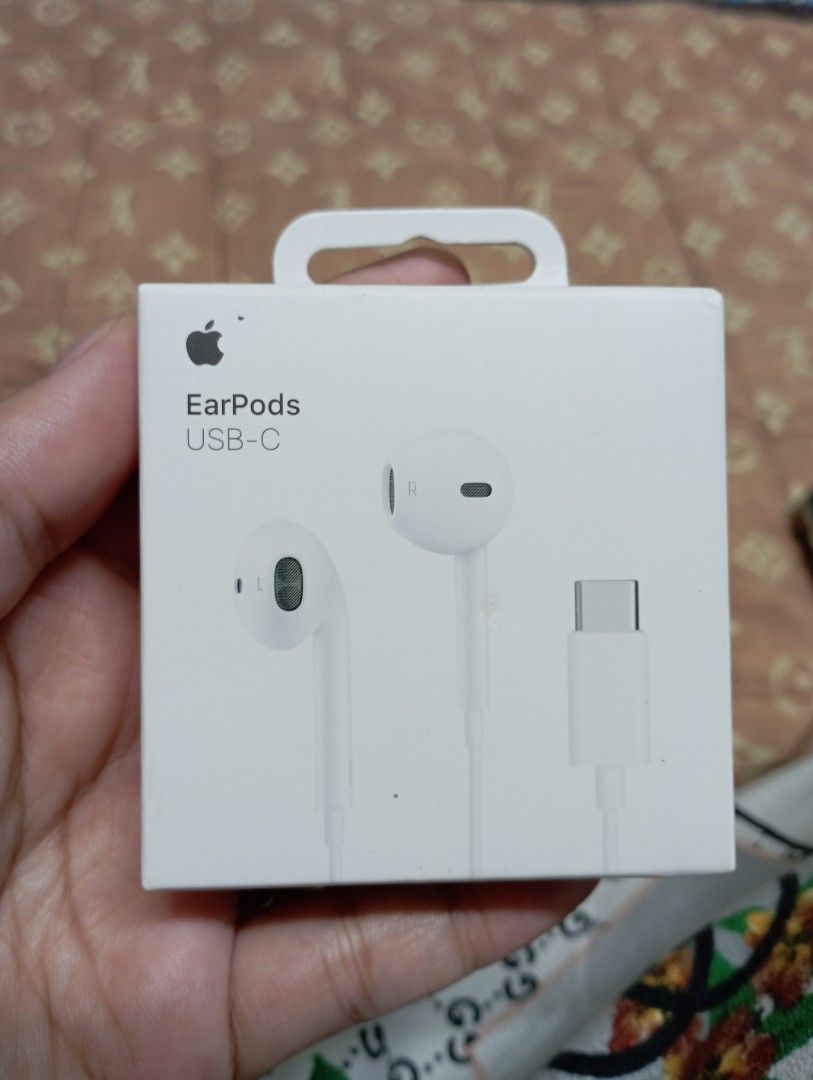 Earpods USB-C 15/ 16 PROMAX (Category: Earphones) located in Manila. Submitted by milasgadgetph (Listing ID 1370429962, Image 1). Description: .