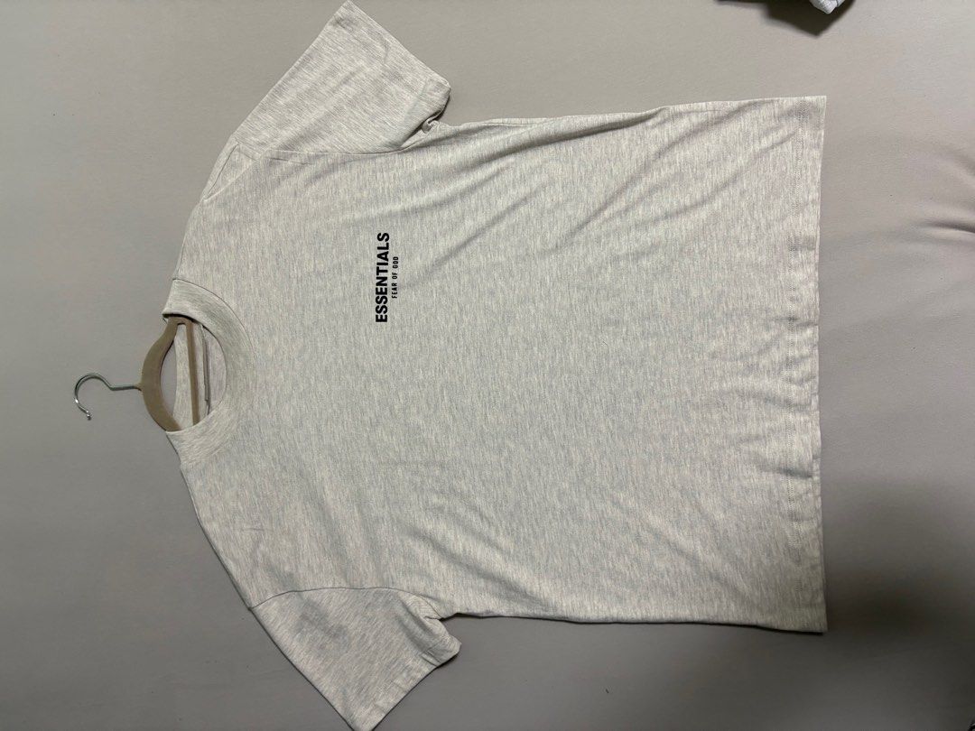 Essentials Tee (Category: Tshirts & Polo Shirts) located in Singapore. Submitted by swaggythings (Listing ID 1370378926, Image 1). Description: Oversized Authentic Too big for me never worn out.
