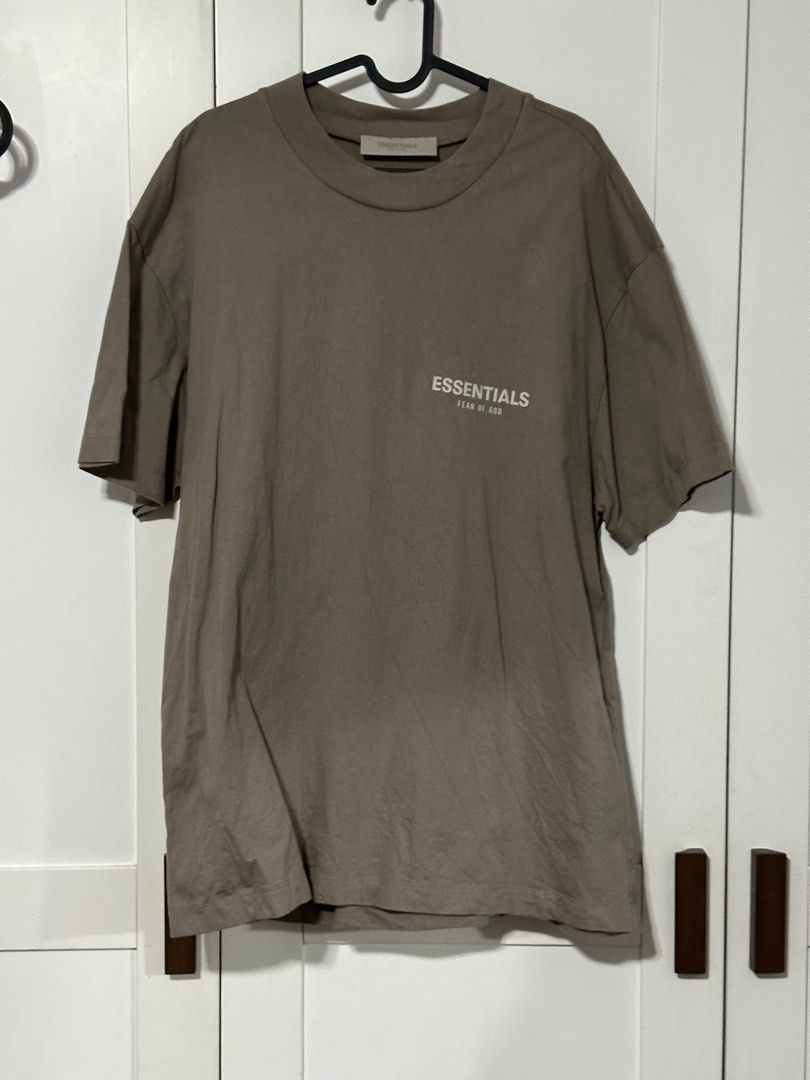 Essentials Tee (Category: Tshirts & Polo Shirts) located in Singapore. Submitted by chinatowngirl (Listing ID 1370380201, Image 1). Description: .