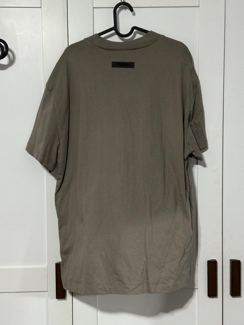 Essentials Tee (Category: Tshirts & Polo Shirts) located in Singapore. Submitted by chinatowngirl (Listing ID 1370380201, Image 2). Description: .