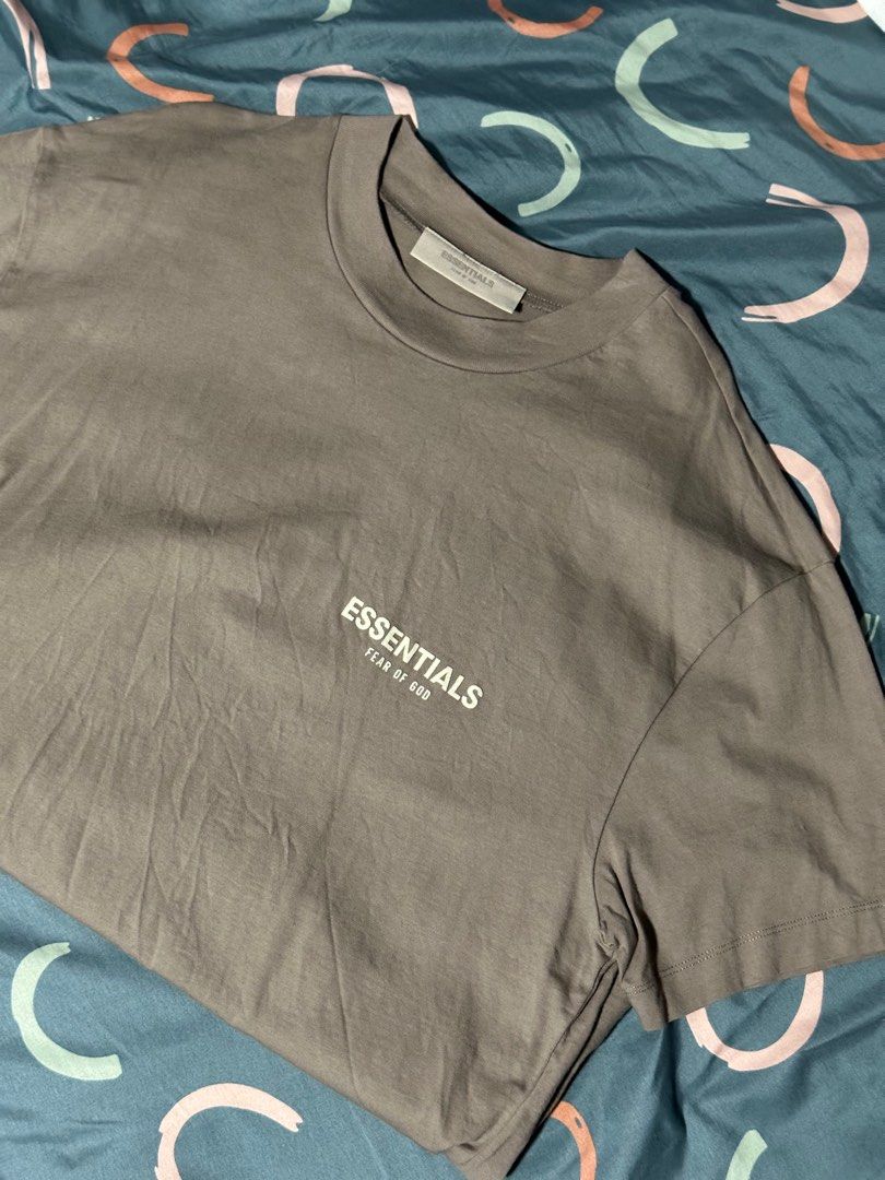Essentials Tee (Category: Tshirts & Polo Shirts) located in Singapore. Submitted by chinatowngirl (Listing ID 1370380201, Image 3). Description: .