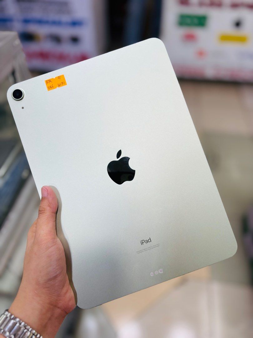 Ipad Air 4 256GB Wifi only no issues secondhand (Category: iPad) located in San Juan City. Submitted by najihahtelecomshop2018 (Listing ID 1370413048, Image 1). Description: Legit Store | Original unit FOR SALE | TRADE / SWAP ▫️INSTALLMENT thru: 🔸Credit Card (straight / installment) 🔸Ggives / Gcredit + 6% interest 🔸Spay Later + 6% interest (RFS: Buy and Sell any kinds of Gadgets) Description: IPad Air 4 256GB ( other GB are also available) Woi