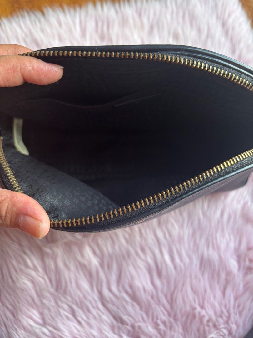 Kate Spade Tori Sling (Category: Cross-body Bags) located in Cavite. Submitted by mojacky (Listing ID 1370262062, Image 2). Description: With minor flaws 6.4hx9.4wx3.5d Pebbled leather.