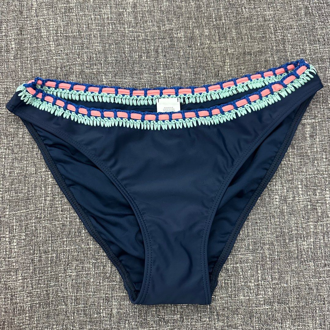 Maui & Sons Two-Piece Swimsuit (Category: Bikinis & Swimsuits) located in San Pedro. Submitted by saabflo (Listing ID 1370414904, Image 3). Description: Maui & Sons Swimsuit 📌brand - new 📌can fit small to medium 📌rfs: decluttering 📌MOP: bpi/ gcash 📌MOD: j&t/ lalamove 📌customer shoulders delivery fee.