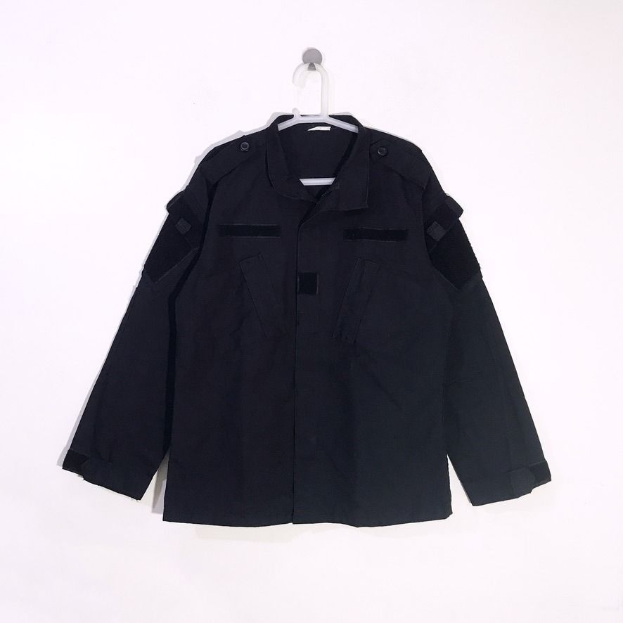 Men's Black Tactical Jacket / Combat Uniform (Category: Coats, Jackets and Outerwear) located in Taguig. Submitted by shopharee (Listing ID 1299828421, Image 1). Description: MEASUREMENTS (in Inches): 🔸 Shoulder : 16.00'' 🔸 Pit to Pit : 21.00'' 🔸 Sleeve : 23.50'' 🔸 Length : 28.00'' 🔸 Bottom : 21.00'' 🔸 Fits SMAL to MEDIUM ITEM CONDITIONS: 🔸 Material Quality: 10/10 🔸 Color rating: 10/10 🔸 Appearance: 10/10 🔸 Gently used. Can pass as bran
