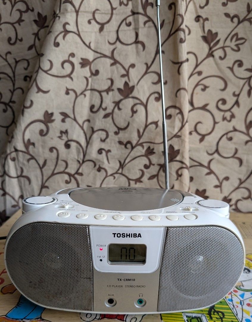 由 qzy8653 (刊登 ID 1370392595，圖片 1) 提交，位於 高雄市 (Kaohsiung) 的 NO:2510#TOSHIBA東芝手提式CD/收音機TX-CRM10TW（S） (類別：可攜式音響設備)，說明：測試CD無法讀取,AUX/廣播功能正常，八五成新，商品皆為實體拍照，品相/內容物如實圖所示 https://youtu.be/63lWrp76KL4?si=MFHWohUHcySUoKVm。