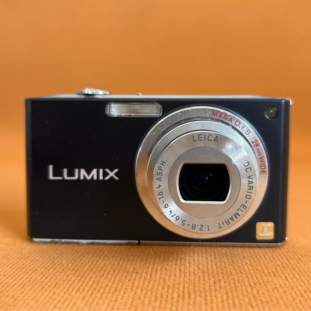 Panasonic Lumix DMC-FX33 digicam (Category: Cameras) located in Las Pinas. Submitted by pl4y_it_4g4in (Listing ID 1370334842, Image 1). Description: Used Issue •lens cover hindi na nag close pls check photos for cosmetic condition With battery and sd card only Flash working All shoot mode working Zoom working Video mode working All buttons working Mic working Speaker working .