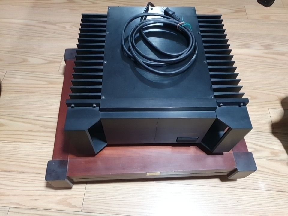 Power Amplifier (Category: Soundbars, Speakers & Amplifiers) located in Singapore. Submitted by tips2018 (Listing ID 1370259678, Image 1). Description: A rare Nakamichi PA70 stereo Stasis circuit power amplifier, uses a circuitry by Nelson Pass. 200 watt per channel into 8 ohms, a Japan version 100v. A 1.5kVa stepdown transformer 230v to 100v is included..