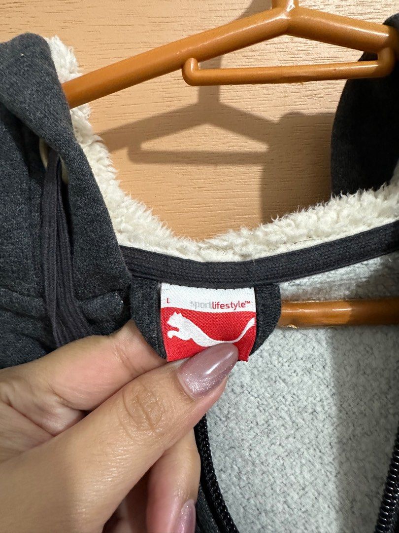 Puma Jacket (Category: Coats, Jackets and Outerwear) located in Gapan. Submitted by chopper07 (Listing ID 1370371175, Image 2). Description: Size: Small-med.
