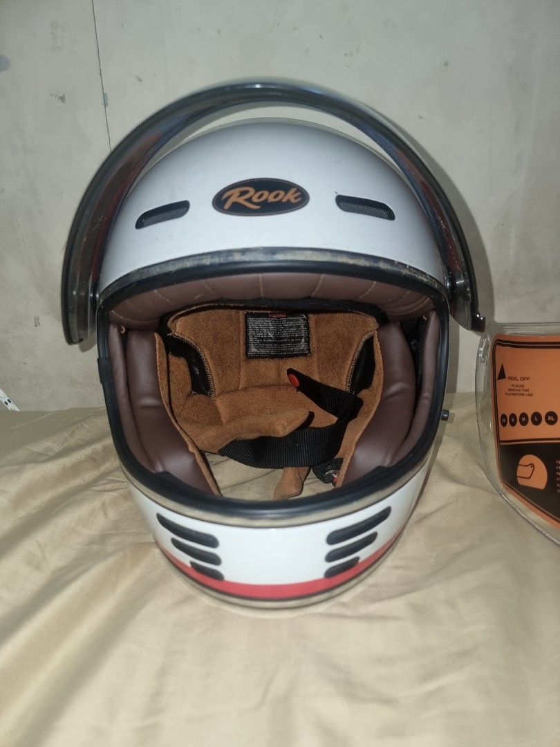 Rook Classic Helmet M: 57-58 (Category: Helmets and other Riding Gears) located in Manila. Submitted by rm_032 (Listing ID 1370341926, Image 3). Description: RFS: Sa sister ko to, binenta na nila motor nila. Pinapabenta sakin coz di na needed..