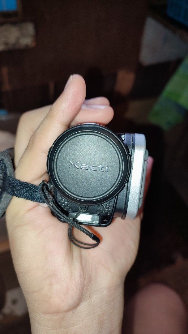 Sanyo Xacti VPC-TH1 HD Dual Camera (Category: Cameras) located in Manila. Submitted by dexterjash14874 (Listing ID 1370252164, Image 1). Description: Sanyo Xacti VPC-TH1 HD Dual Camera 3k last price -Lighty used (minimal scratches barely noticeable) -All buttons are working -Smooth zoom -Reliable battery life -Good for documenting Inclusions: - Unit - Battery - Charger Issue: -Mild screen burn (normal with sanyo units), doesn't affect the output.