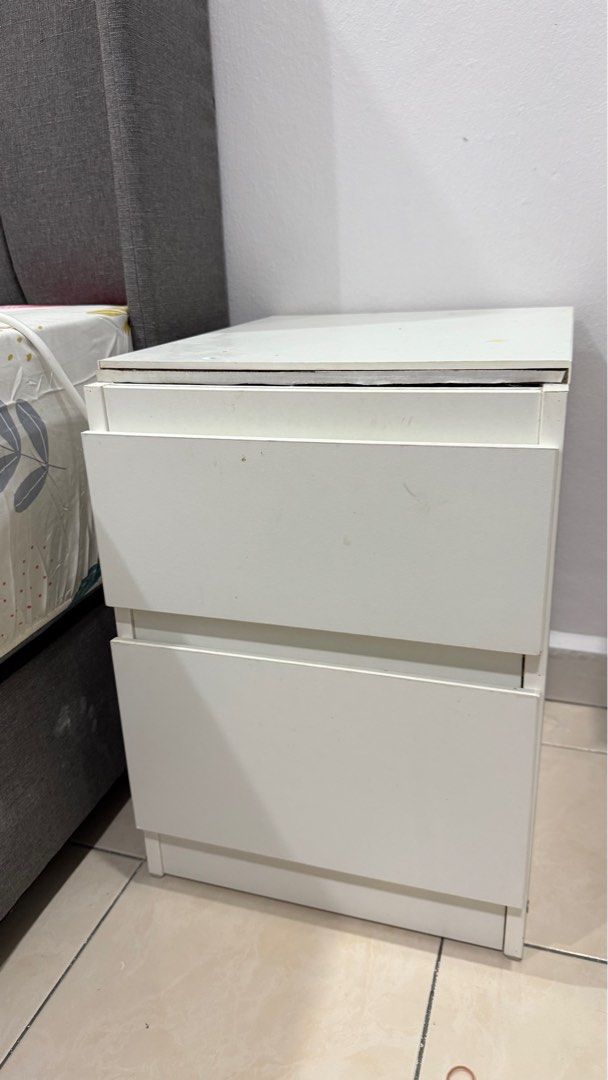 Side table ikea (Category: Shelves, Cabinets & Racks) located in Kuala Lumpur. Submitted by sherarzk (Listing ID 1370255348, Image 2). Description: Nak clear kan rumah Pick up hulu langat Serious buyer 0..19..2..0..6..5..3..7..6.