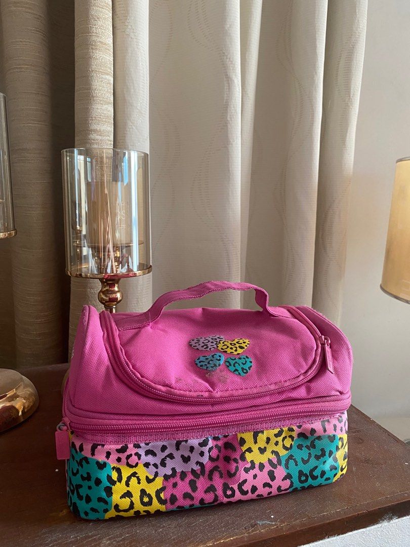 Smiggle Lunch Bag (Category: Food Organization & Storage) located in Pasig City. Submitted by kiplery (Listing ID 1370336732, Image 1). Description: pls message for more pictures Original Price: 1400 .