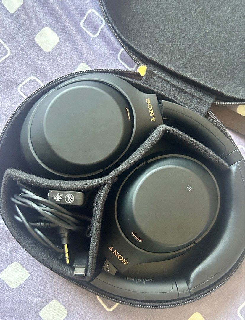 Sony WH-1000XM4 Wireless Headphones (Category: Headphones & Headsets) located in Paranaque City. Submitted by yoshi_eater (Listing ID 1370330412, Image 1). Description: Have only used this around 5 times at home just to try it out! Bought originally for 20k at the Sony store in MOA but the price is still negotiable 💖 Dm for more pics :3 .