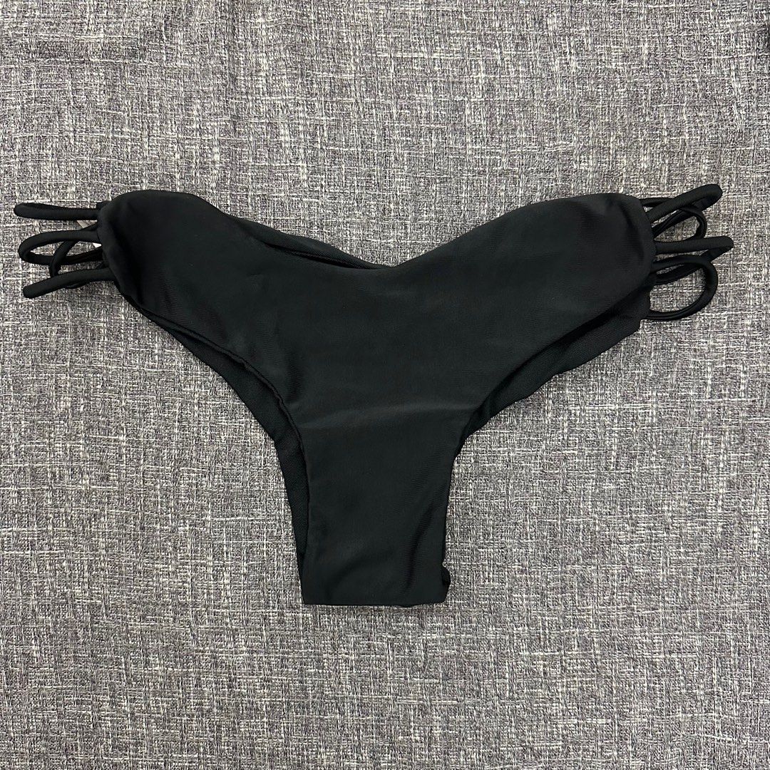 swimsuit (bottoms) (Category: Bikinis & Swimsuits) located in San Pedro. Submitted by saabflo (Listing ID 1370420284, Image 3). Description: TAKE ALL FOR ₱60 ONLY 🧷 size: small 📌 rfs: decluttering 💰 MOP: bpi/ gcash 📦 MOD: j&t/ lalamove 🚚 customer shoulders delivery fee.
