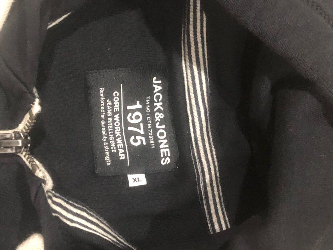 Thick Jacket (Category: Coats, Jackets and Outerwear) located in Kuala Lumpur. Submitted by adrianadrianadrian (Listing ID 1370276729, Image 2). Description: Brand new Jacket for sell.. bought wrong size so let go with cheaper price.. pm for more details...