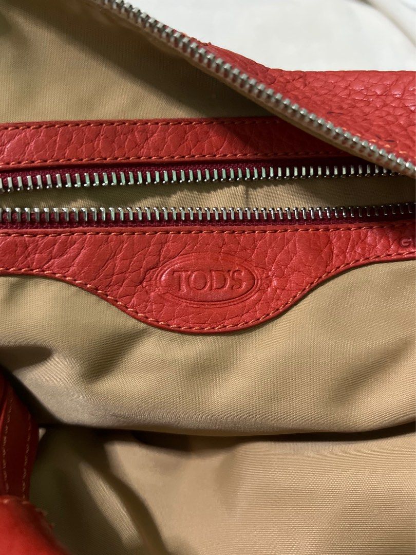 Tod's Red Leather Charlotte Hobo (Category: Luxury Bags & Wallets) located in Davao. Submitted by alxdavd (Listing ID 1370315545, Image 3). Description: .