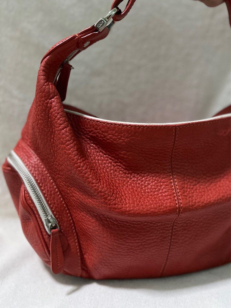Tod's Red Leather Charlotte Hobo (Category: Luxury Bags & Wallets) located in Davao. Submitted by alxdavd (Listing ID 1370315545, Image 2). Description: .