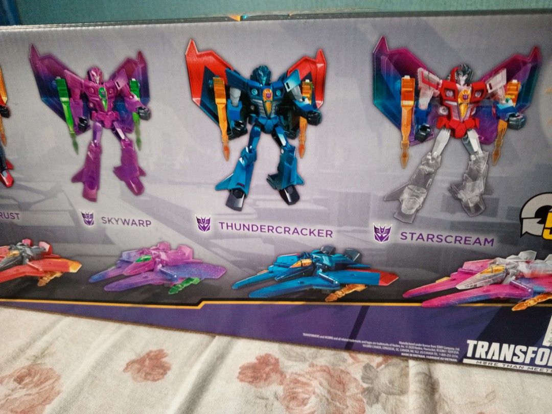 Transformers cyberverse seekers - cyberverse adventure (Category: Action & Battle Toys) located in Malabon City. Submitted by transformers_keeper (Listing ID 1370310014, Image 2). Description: Transformers cyberverse Seekers - bumblebee cyberverse adventures - 1,300 only thats 4 transformers jet in box in different colours rare cyberverse release Bnew kindly See the photo what you see is what you get Payment thru gcash or cash. Meetup to sm north