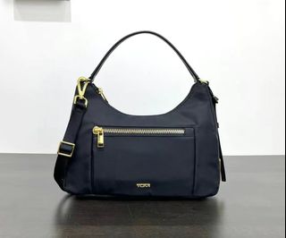 💜TUMI 途明  196610  女款 新月包 腋下包 手提袋 手拿包 單肩包 斜挎袋 休閒 旅遊 通勤  Clutch Shoulder Bag Crossbody Bag Leisure Travel Commuter64210708843905110