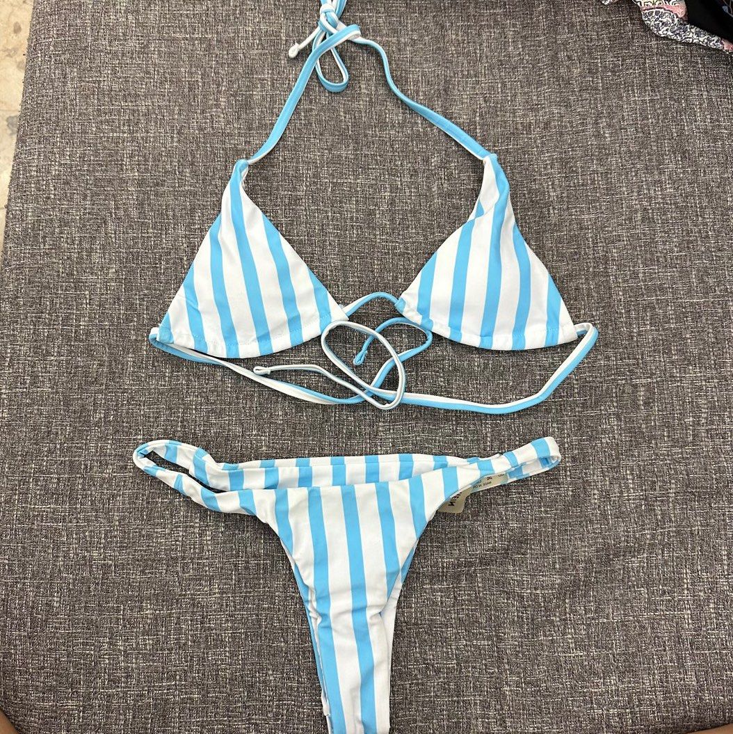 Two-Piece Bikini (Category: Bikinis & Swimsuits) located in San Pedro. Submitted by saabflo (Listing ID 1370418416, Image 1). Description: 🧷 size: xs 📌 rfs: decluttering 💰 MOP: bpi/ gcash 📦 MOD: j&t/ lalamove 🚚 customer shoulders delivery fee.